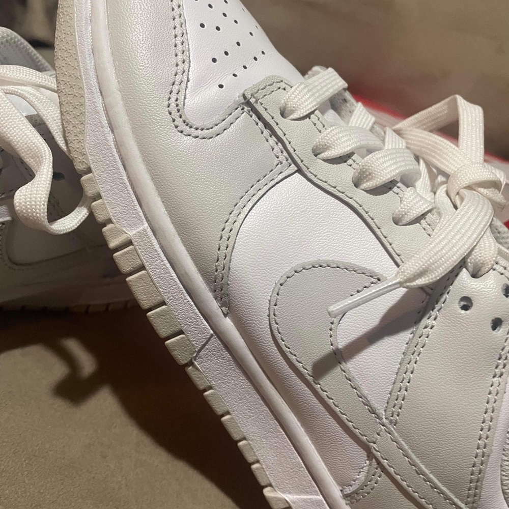 Woman’s low Nike dunk sneakers - Picture 6 of 8